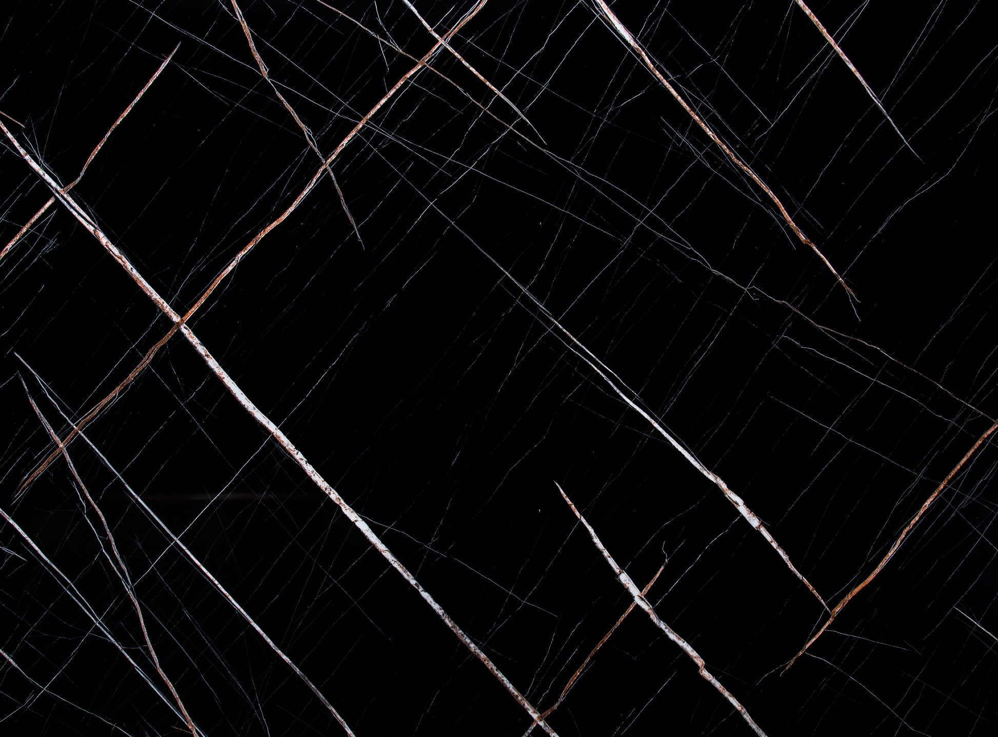 Placa Decorativa PVC Imitatie Marmura, 2800x1200 mm, Negru cu dungi Aramii - PanelDecorArt