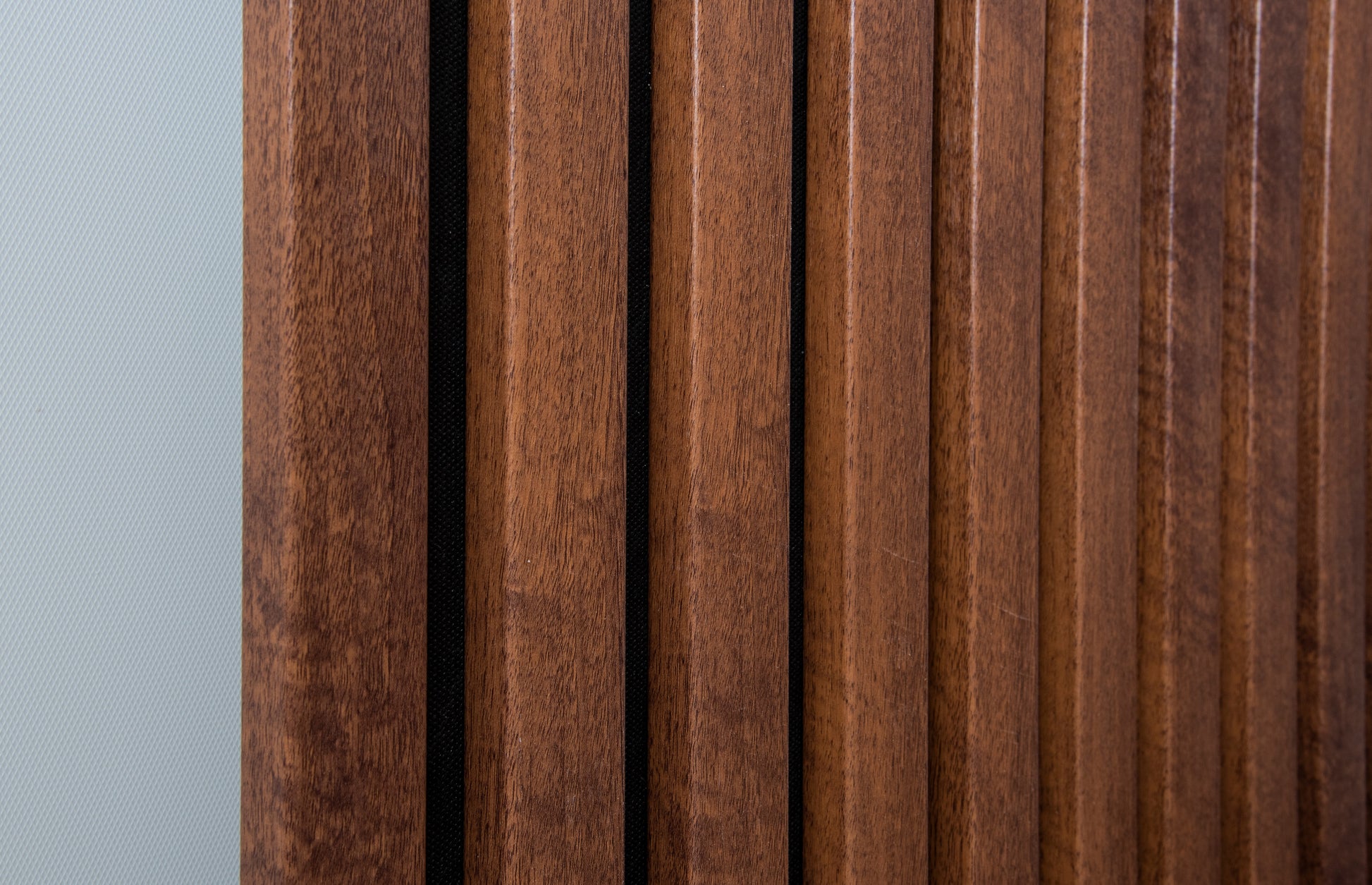 Panou Riflaj Decorativ Acustic, MDF, 2800 x 500 mm, Stejar Maro Inchis - InteriorLuxDesign