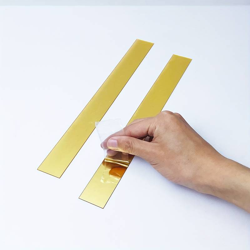 Set de 10 Benzi Decorative Autocolante, Dimensiune 2 x 30 cm pentru Decorarea Spatiului Interior, Aurie - InteriorLuxDesign